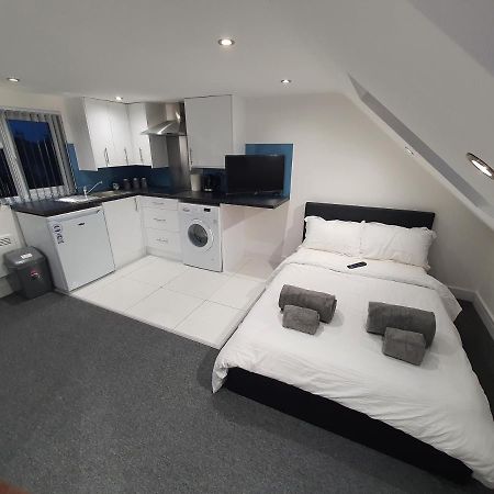 New Self Contained Flat,In Hayes, Free Parking Hotel Northolt  ภายนอก รูปภาพ