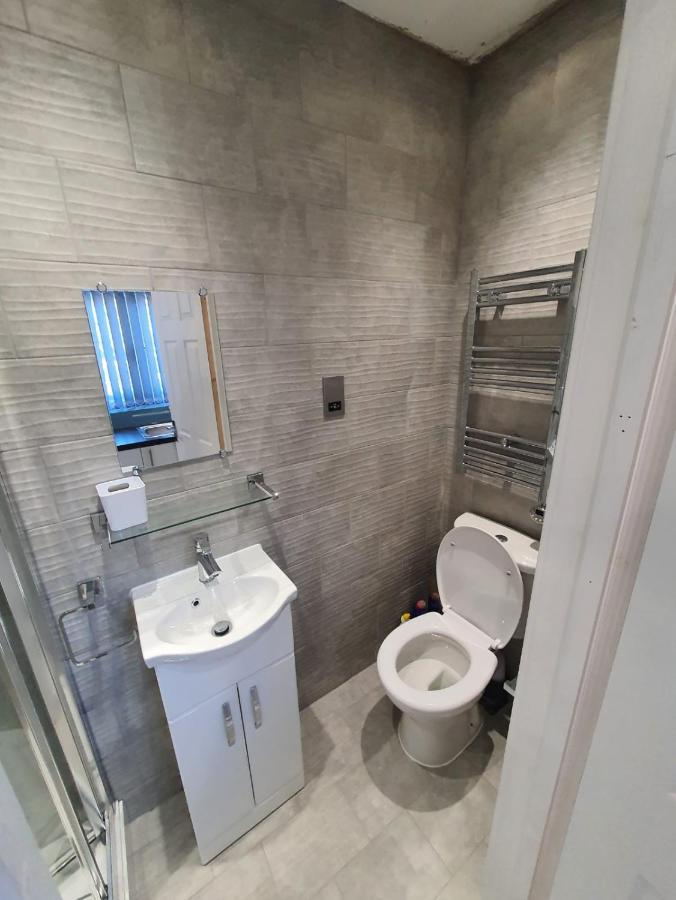 New Self Contained Flat,In Hayes, Free Parking Hotel Northolt  ภายนอก รูปภาพ