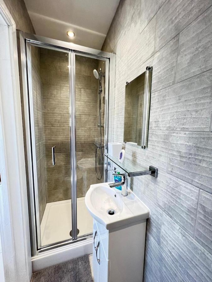 New Self Contained Flat,In Hayes, Free Parking Hotel Northolt  ภายนอก รูปภาพ