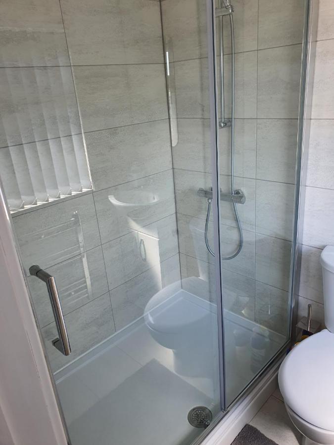 New Self Contained Flat,In Hayes, Free Parking Hotel Northolt  ภายนอก รูปภาพ