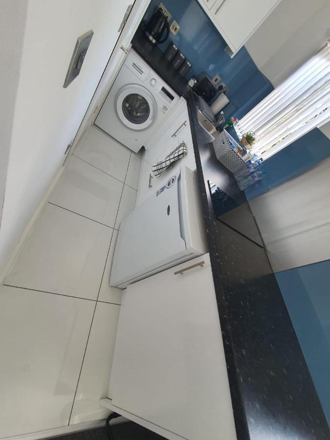 New Self Contained Flat,In Hayes, Free Parking Hotel Northolt  ภายนอก รูปภาพ