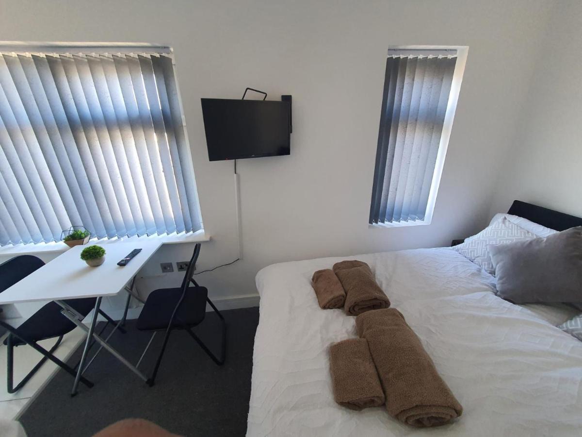 New Self Contained Flat,In Hayes, Free Parking Hotel Northolt  ภายนอก รูปภาพ