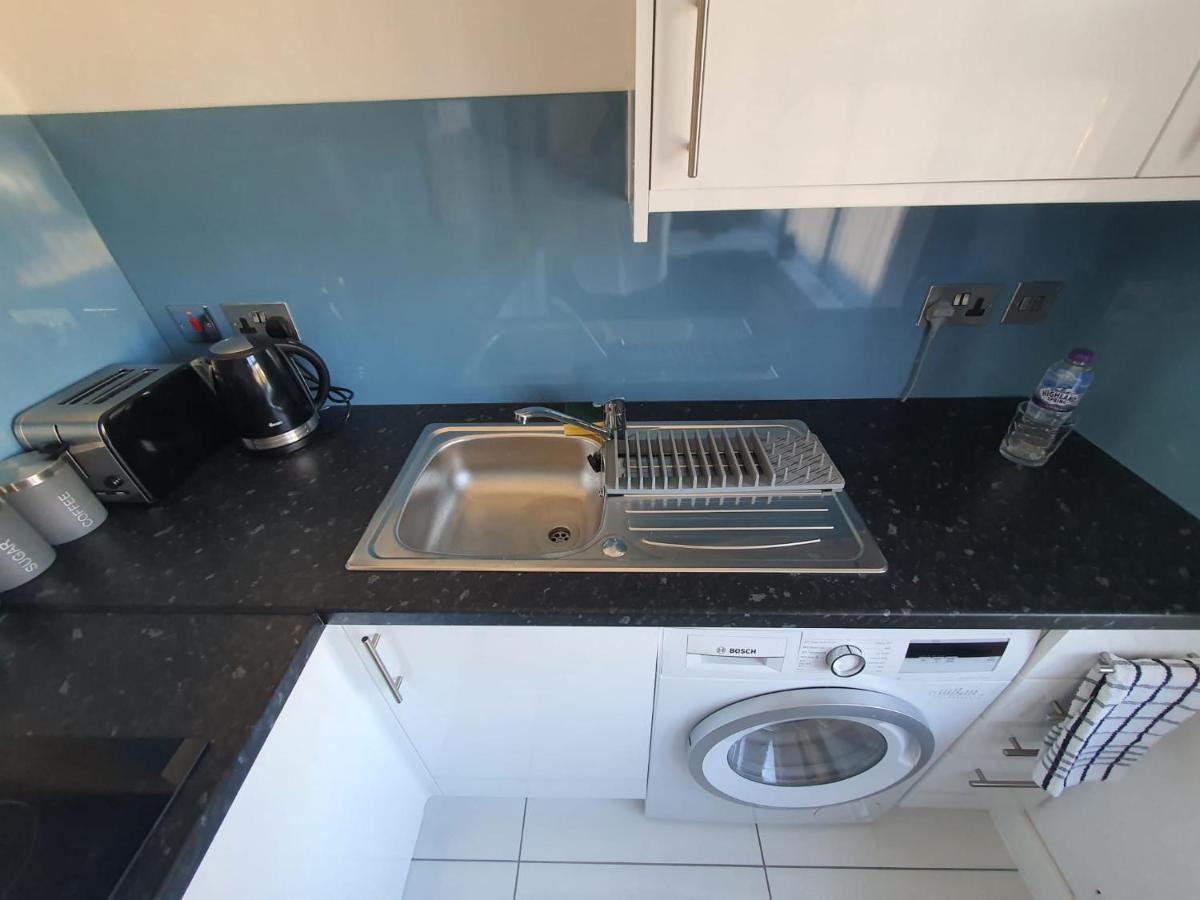 New Self Contained Flat,In Hayes, Free Parking Hotel Northolt  ภายนอก รูปภาพ