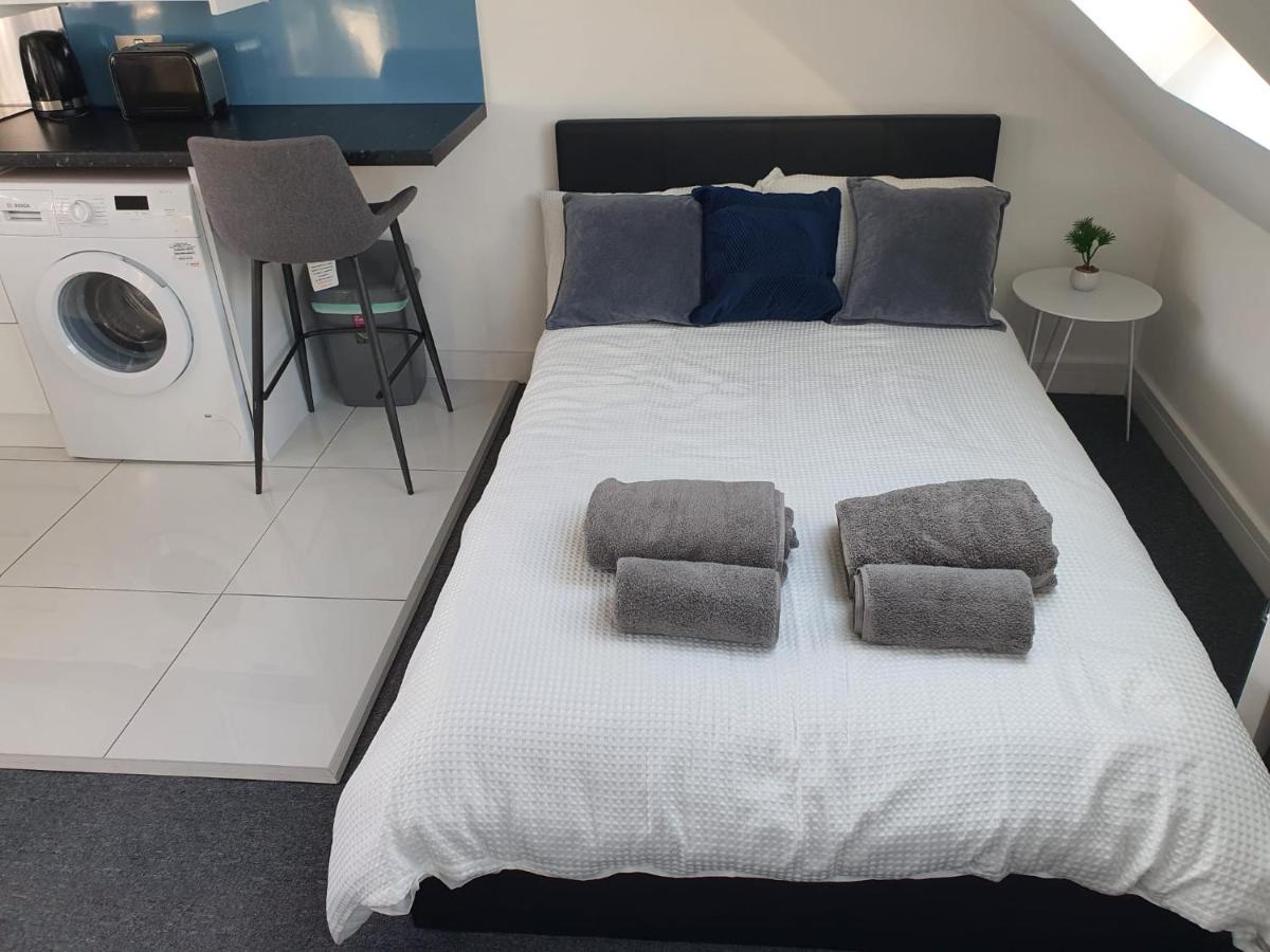 New Self Contained Flat,In Hayes, Free Parking Hotel Northolt  ภายนอก รูปภาพ