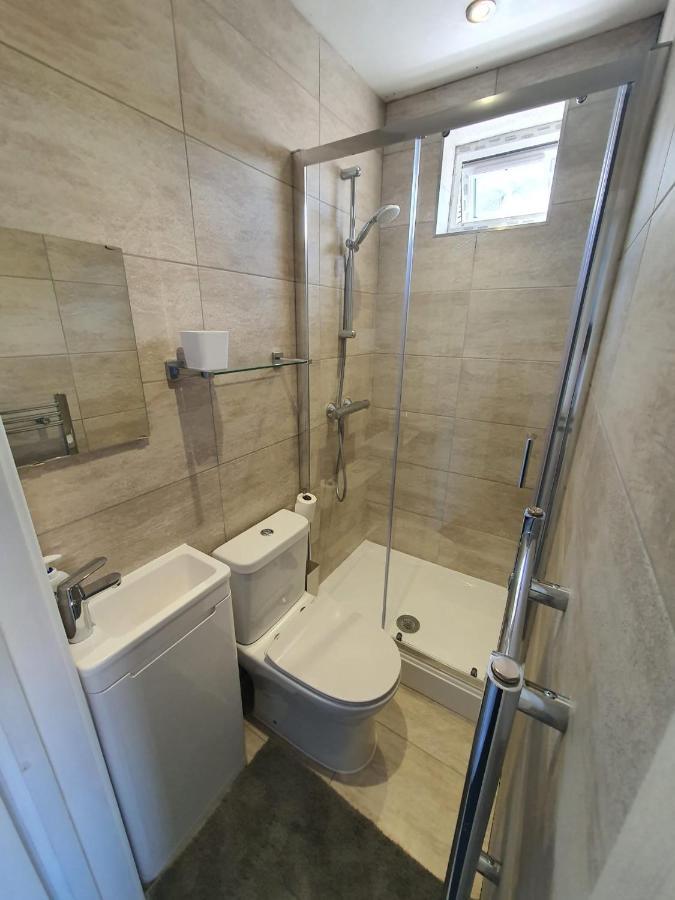 New Self Contained Flat,In Hayes, Free Parking Hotel Northolt  ภายนอก รูปภาพ