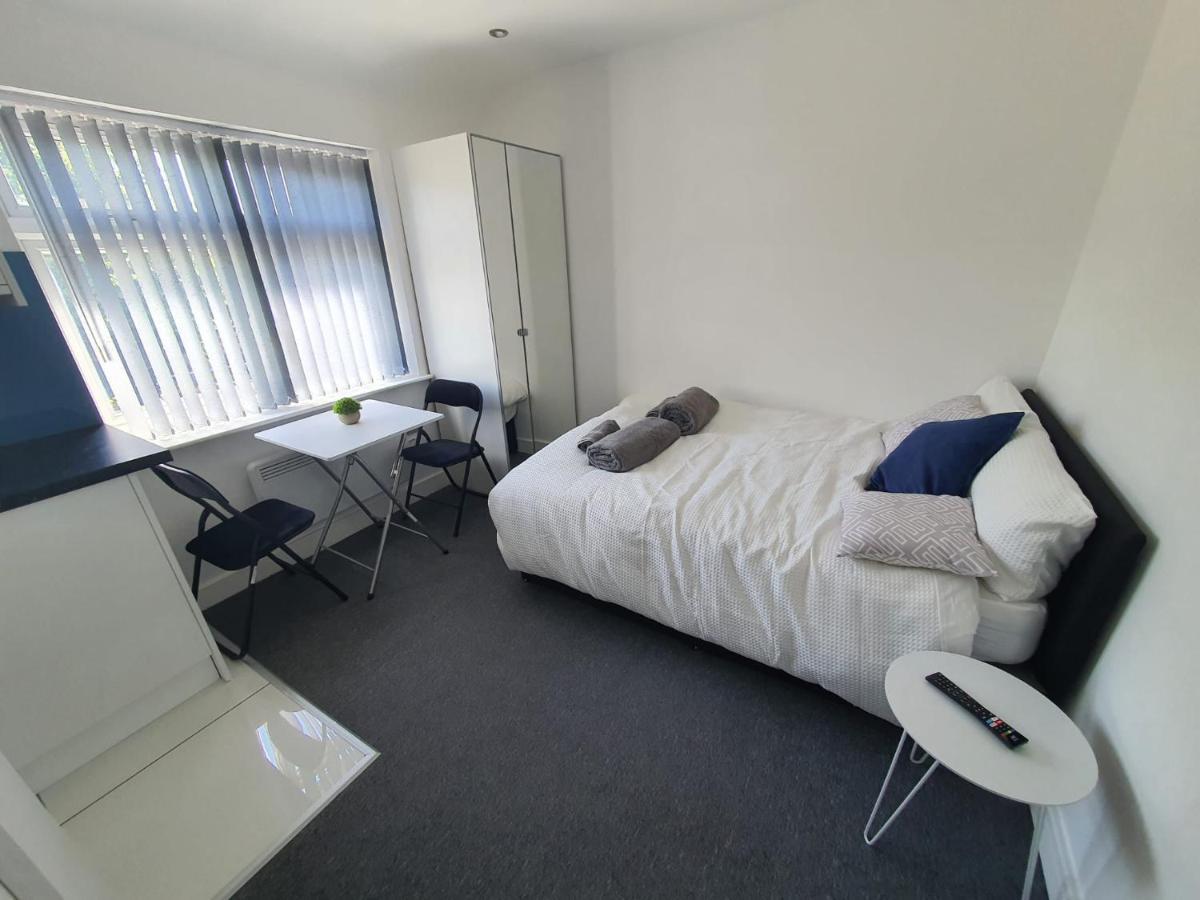New Self Contained Flat,In Hayes, Free Parking Hotel Northolt  ภายนอก รูปภาพ