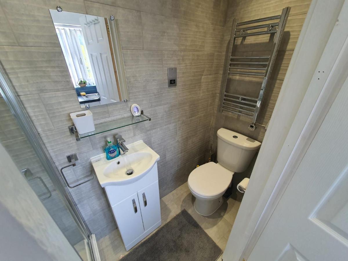 New Self Contained Flat,In Hayes, Free Parking Hotel Northolt  ภายนอก รูปภาพ