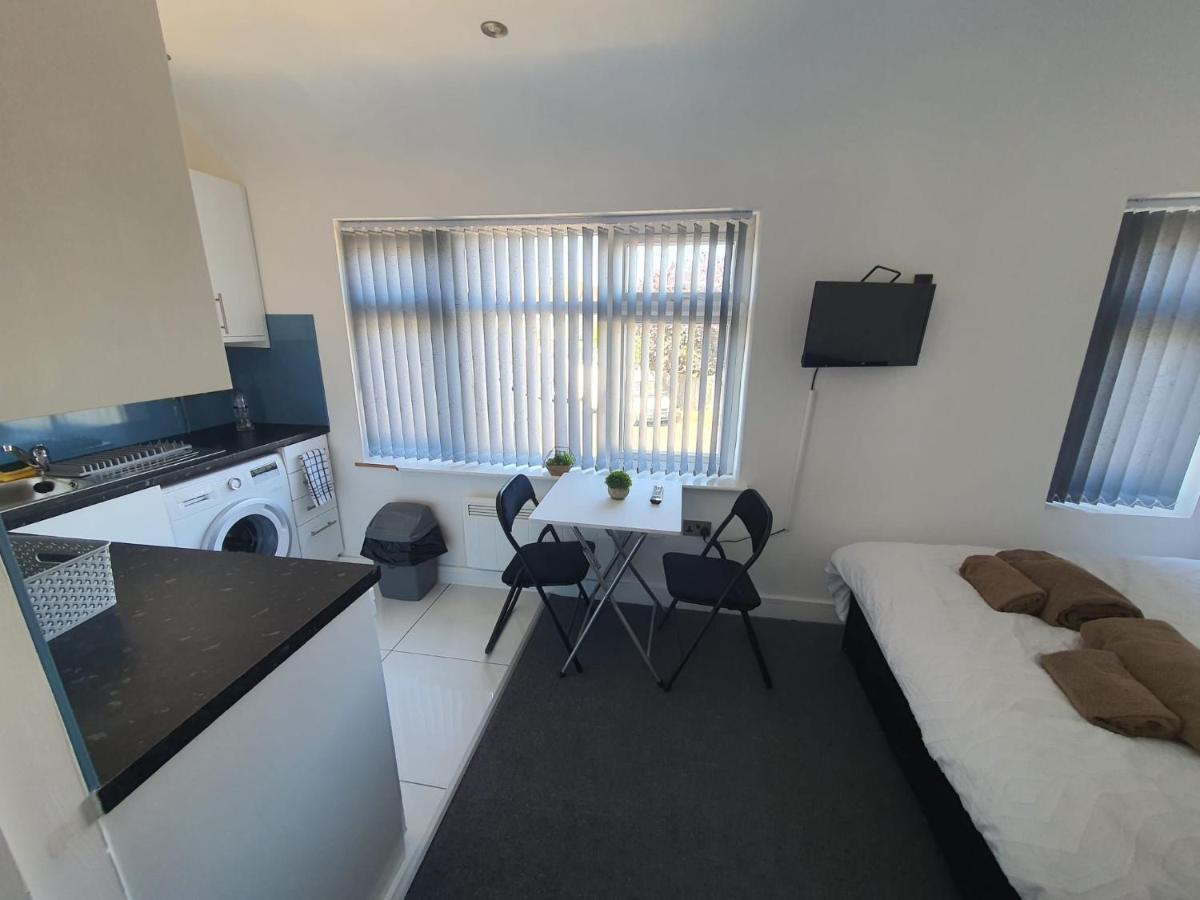 New Self Contained Flat,In Hayes, Free Parking Hotel Northolt  ภายนอก รูปภาพ